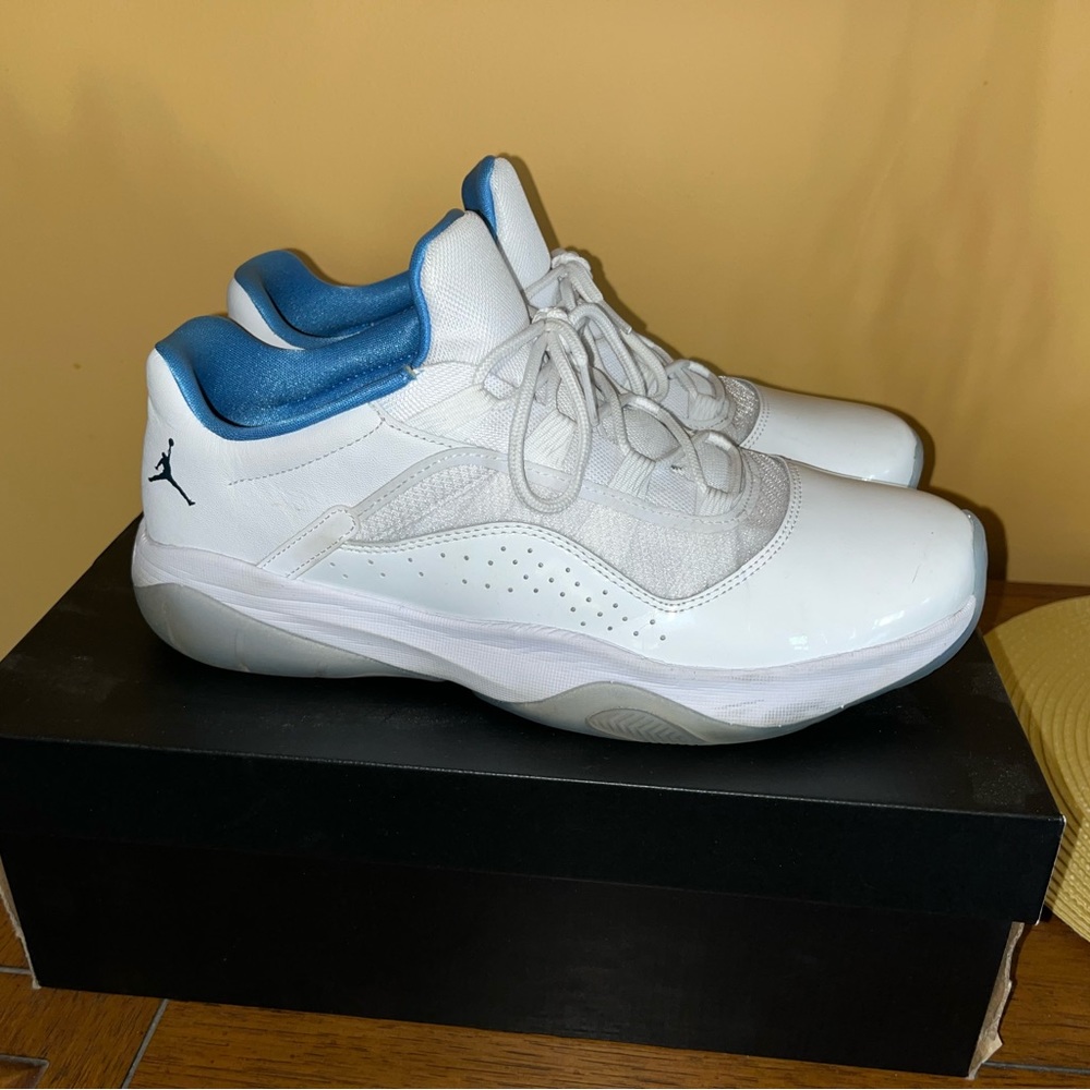 Air Jordan 11 CMFT low